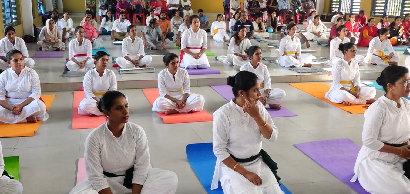 യോഗ ദൈനംദിന ജീവിതത്തിന്റെ ഭാഗമാക്കണം; മന്ത്രി അഹമ്മദ് ദേവര്‍ കോവില്‍